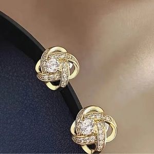 Beautiful & Simple; Delicate Flower Design Stud Earrings